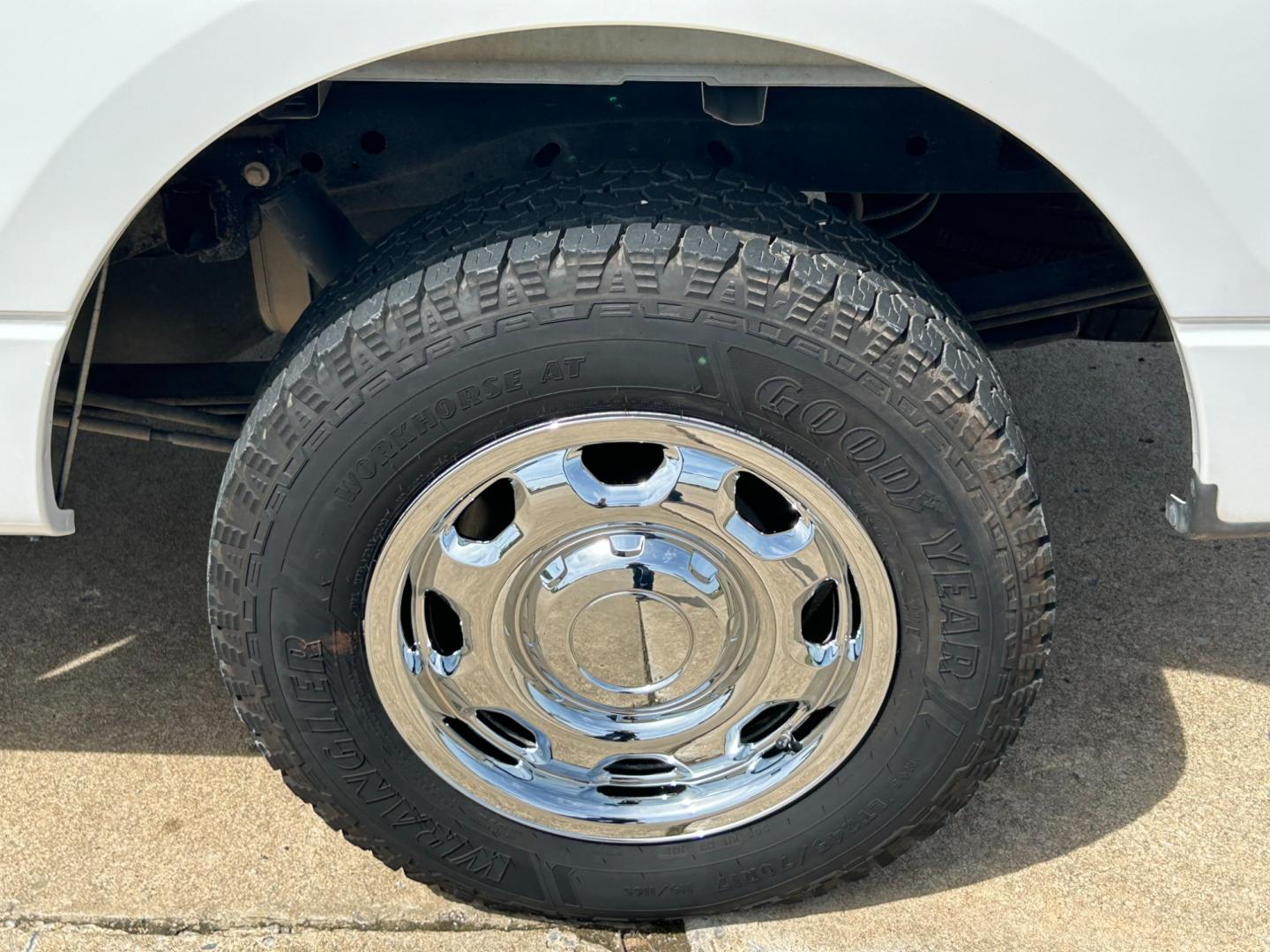 2014 White /Gray Ford F-150 (1FTMF1CM5EK) with an 3.7L V6 DOHC 24V engine, 6-Speed Automatic transmission, located at 17760 Hwy 62, Morris, OK, 74445, (918) 733-4887, 35.609104, -95.877060 - 2014 FORD F-150 XL 6.5-ft. BED HAS A 3.7L V6 ENGINGE, 2WD BI-FUEL (RUNS ON BOTH CNG OR GASOLINE) FEATURES MANUAL WINDOWS, MANUAL LOCKS, MANUAL MIRRORS, AM/FM STEREO, SIRIUS RADIO, CD PLAYER, AUXILLIARY PORT, CRUISE CONTROL, TRACTION CONTROL, MULTI-FUNCTIONING STEERING WHEEL CONTROLS, BEDLINER. IT RU - Photo#27